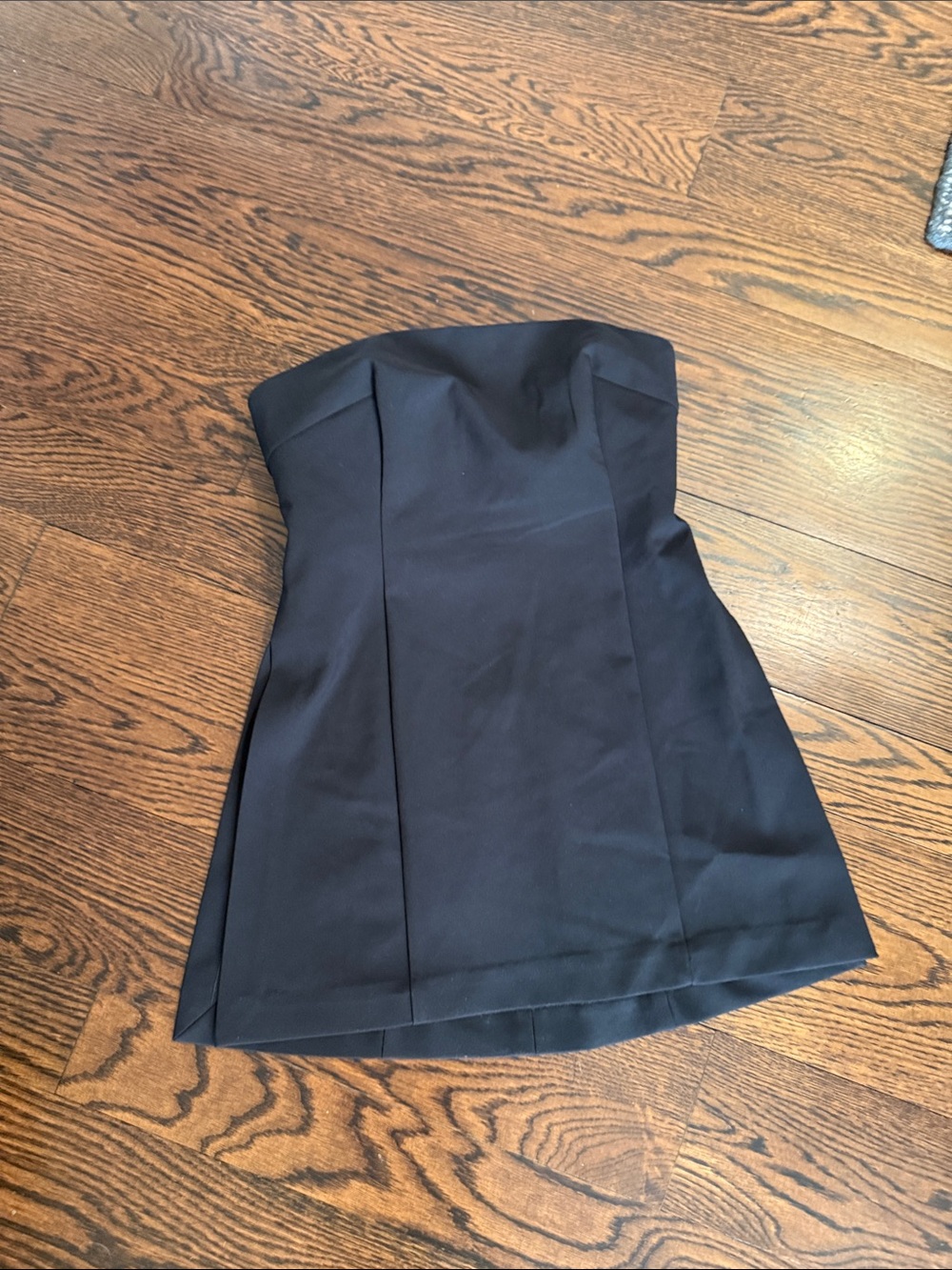 Classic Strapless Black Dress - Sleek Evening Silhouette